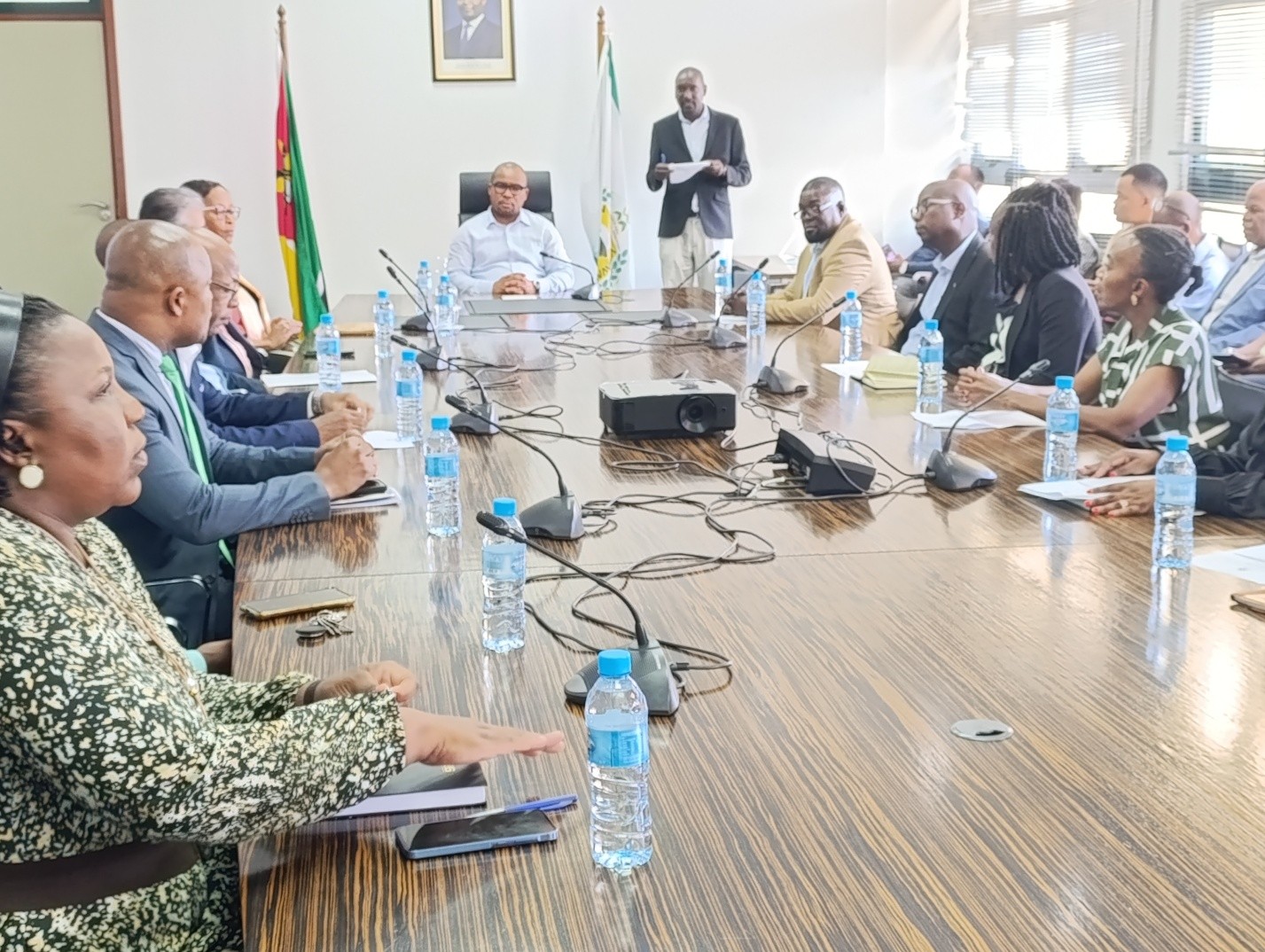 O Reitor da UEM dirige a Cerimónia de entrega formal dos equipamentos informáticos às unidades orgânicas da UEM